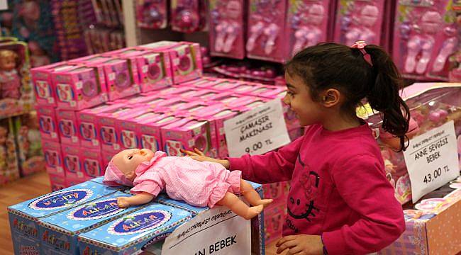 Çin’den İthal Edilen Plastik Oyuncaklara Dikkat!