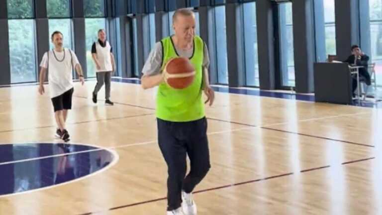 Cumhurbaşkanı Erdoğan’ın Basketbol Oynadığı Görüntüler Sosyal Medyada Gündem Oldu