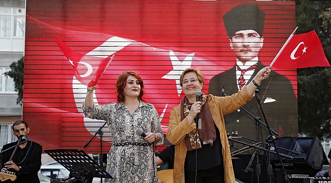 Cumhuriyet coşkusu mahallelerden başladı
