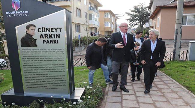 Cüneyt Arkın’ın adı Halk Merkezi’nde yaşatılacak