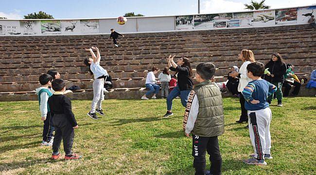 Depremzede çocuklar Gölpark Anfi Tiyatro’da iyileşecek
