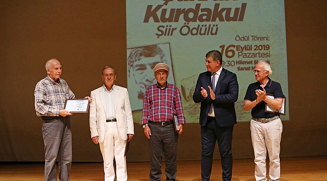 ‘Şükran Kurdakul Şiir Ödülü’ Özgen Seçkin’in!