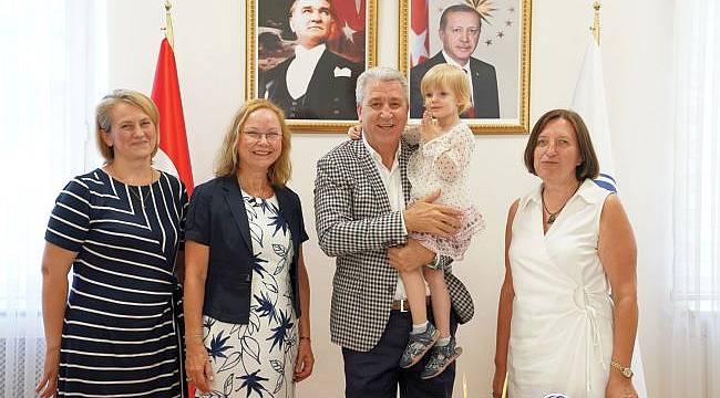 “Üniversitemizin kapıları her daim bilim insanlarına açık”