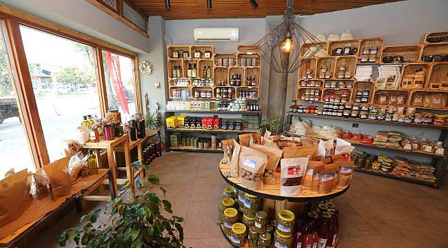 Efes Tarlası Bakkalı 1 Yaşında