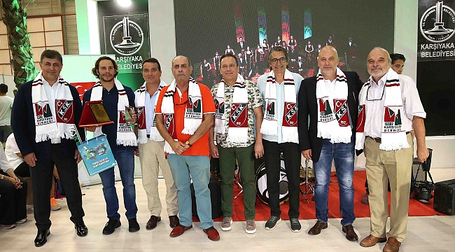 Emre Erdoğan’a Başkan Tugay’dan plaket!