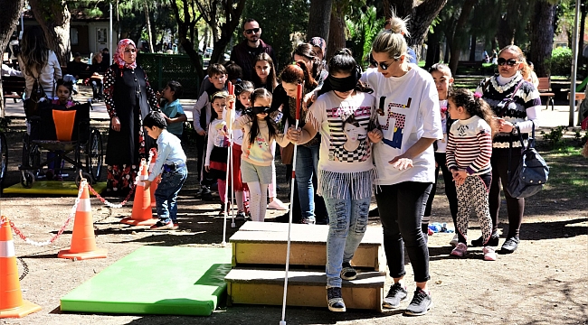 ‘Farkındalık İçin +1 Fark Yarat’ etkinliği Bornova’da düzenlendi