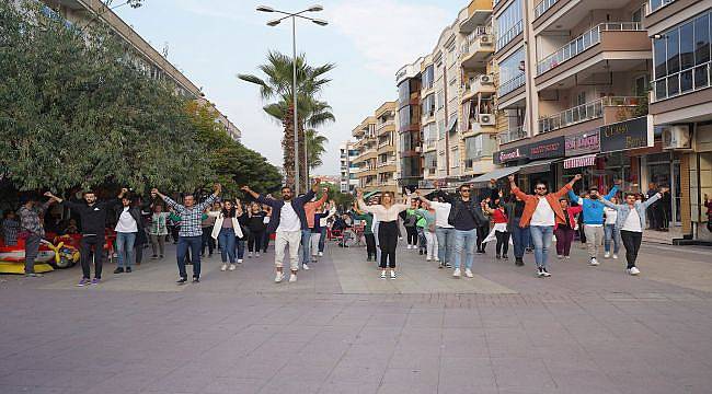 Gaziemir’de Zeybek Gösterisi!
