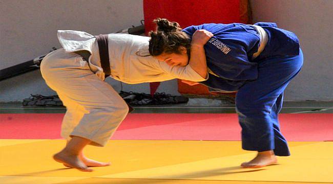 Gençler Judo İl Birinciliğinde Yunusemre Rüzgarı