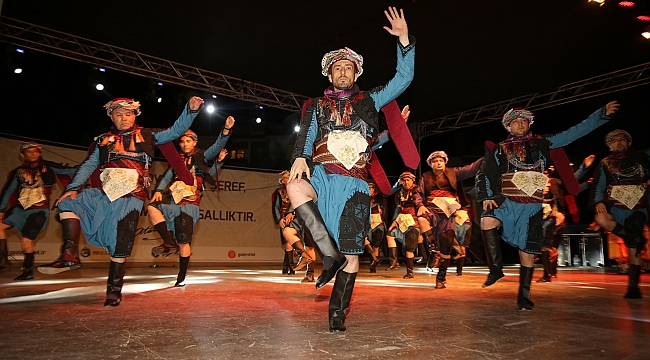 Halk Dansları Gecesi Gaziemir’de düzenlendi!