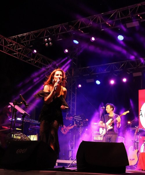 karaburunun-ve-mordoganin-kurtulusunun-97.-yili-coskuyla-kutlandi-(4)....jpg