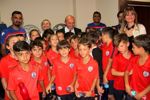 baskan-tunc-soyer-ve-altinordu-futbol-kulubu-sporculari-(1).jpg