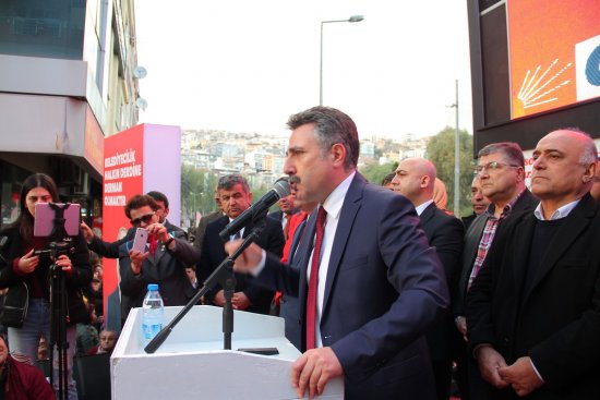 chp-bayrakli-belediye-baskan-adayi-serdar-sandal.jpg