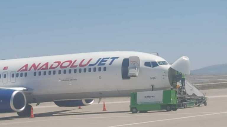 İstanbul-Nevşehir Uçağı Kuş Sürüsüne Çarptı