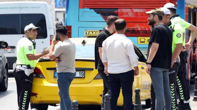 İstanbul’da Taksi Sorunu Çığ Gibi Büyüyor: Yabancıya 100 Dolar, Yerliye 100 TL
