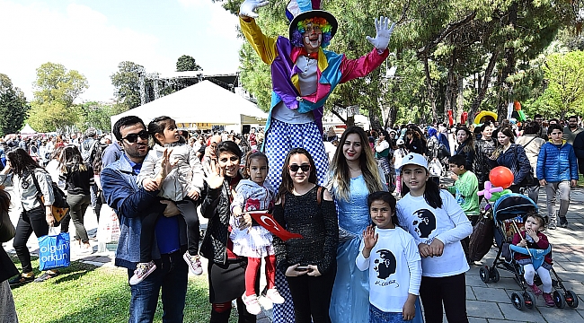 İzmir Büyükşehir’den çocuklara karne hediyesi