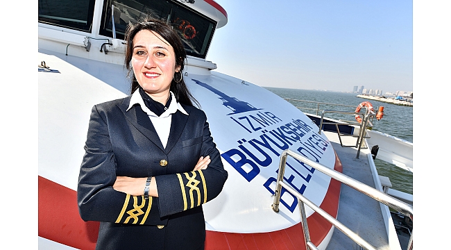 İzmir Körfezi’ndeki “tek kadın kaptan”