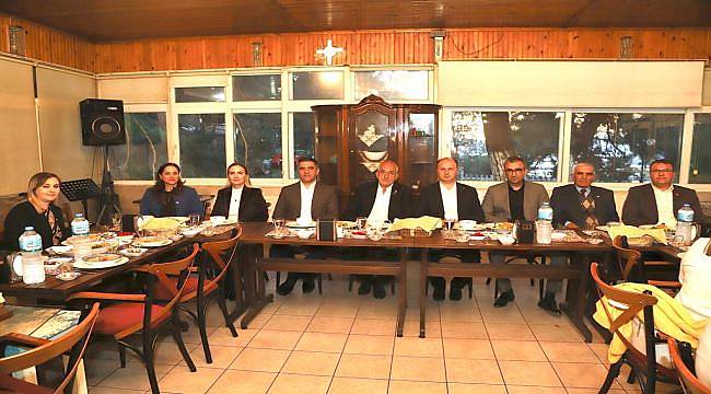 İzmir’de 6 siyasi partiden birlik mesajı