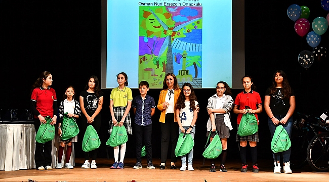 İzmir’de çocuklar tertemiz bir dünyayı çizdi 