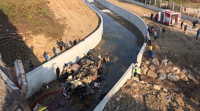 İzmir’de feci kaza! 19 kişi hayatını kaybetti