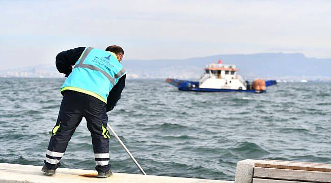 İzmir’de Kıyı Temizlik Çalışmaları Sürüyor