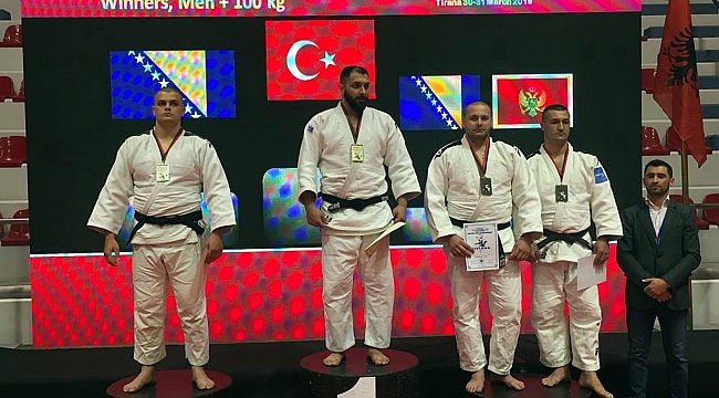 İzmir’in judocularından altın madalya