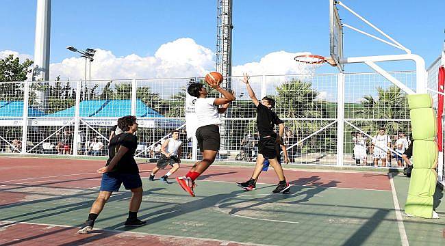 İzmirli basketbolcular Gaziemir’de ter döktü
