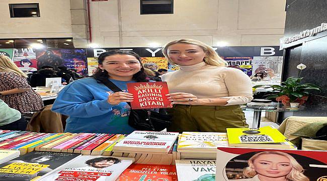 İzmirli yazara büyük ilgi