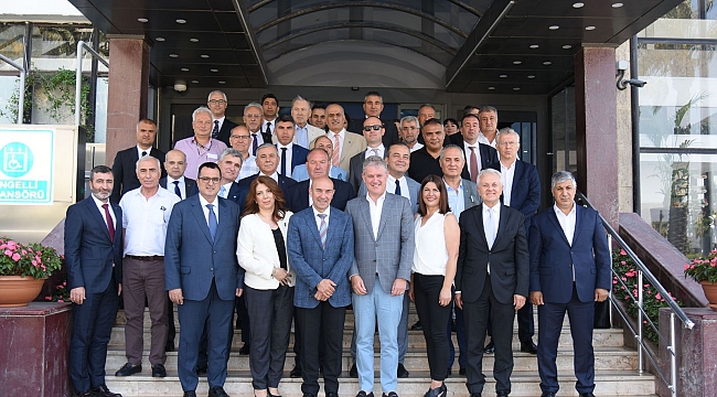 İZTO, Başkan Soyer’e İzmir Dosyasını sundu!