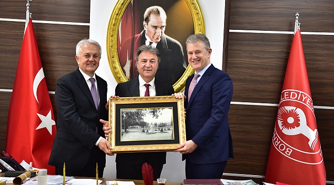 İZTO’dan Başkan İduğ’a tebrik ziyareti