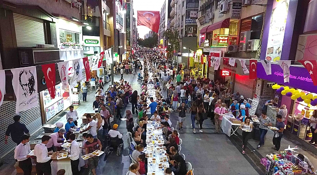 Kadir Gecesi’nde Karşıyaka Çarşı’da dev iftar buluşması  