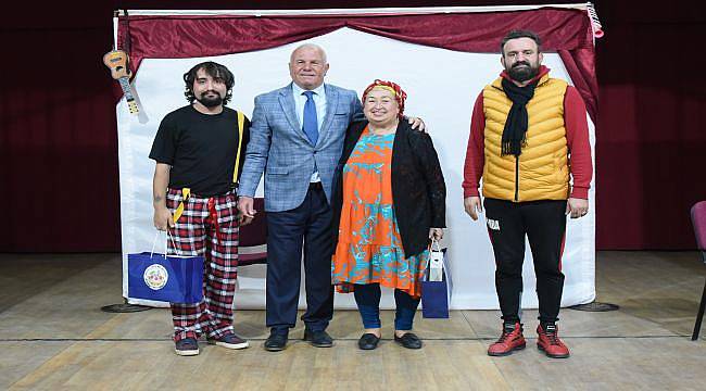 Karakayalı’dan ilkokul öğrencilerine tiyatro jesti