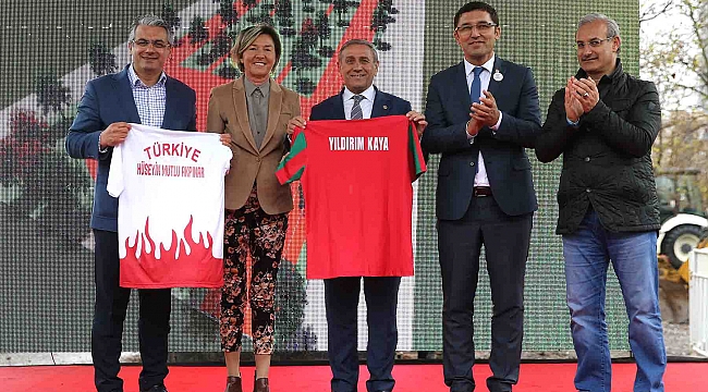 Karşıyaka Belediyesi’nden Semra Aksu’ya büyük onur