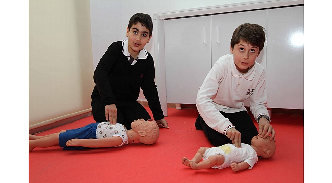 Karşıyaka’da ilk yardım gönüllüleri yetişiyor