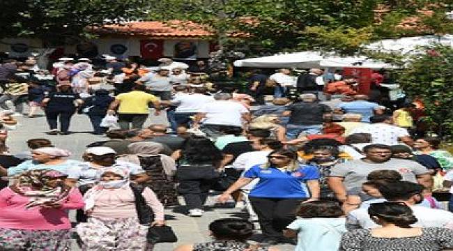 Kavacık Üzüm Festivali’ne binlerce İzmirli akın etti