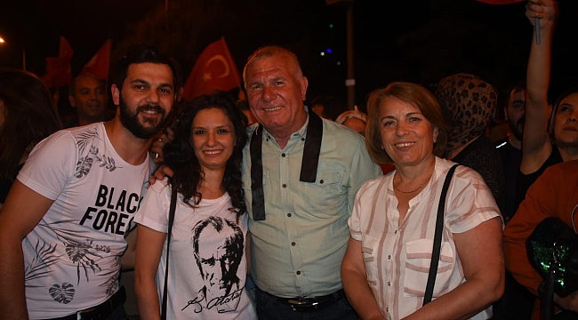 Kemalpaşa’da 19 Mayıs fener alayı yürüyüşüyle kutlandı!
