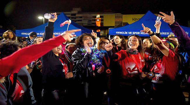 Kemeraltı Çarşısı Düdük Sesleri ve Işıklarla Canlandı