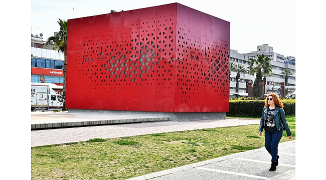 Kemeraltı’nın tarihi bu “kırmızı kutuda” anlatılıyor