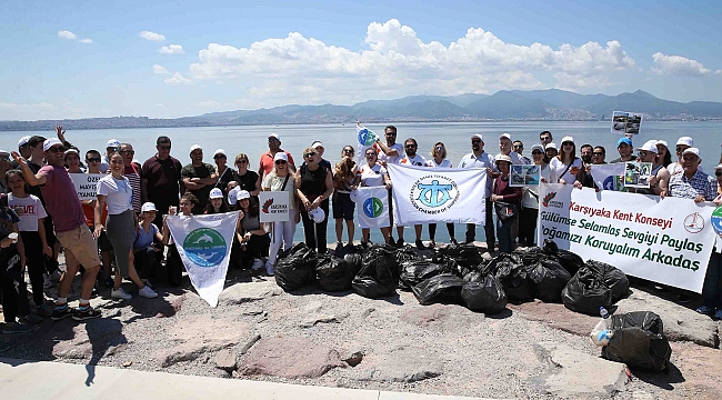 Kıyı temizleme etkinliği Karşıyaka’da düzenlendi
