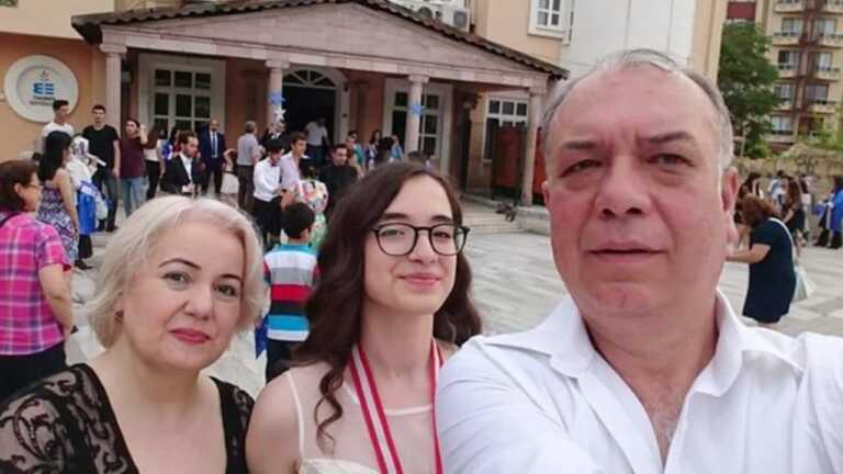 Kızının Mezuniyet Töreninde Kalp Krizi Geçirerek Vefat Etti