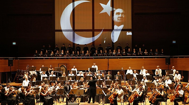 Konak’ta 1919 ruhu muhteşem konserle canlandı