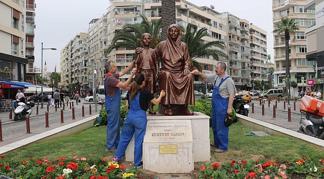 Konak’ta heykellere bakım çalışması