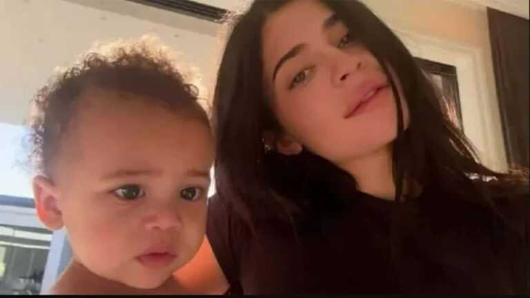 Kylie Jenner Oğlu Wolf’un Adını Resmi Olarak Değiştirdi