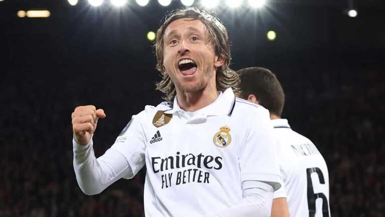 Luka Modric  Real Madrid ile Sözleşme İmzaladı
