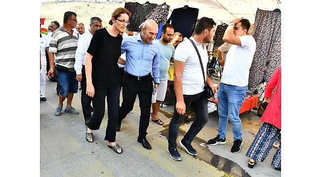 Mahalle sakinleri Başkan Soyer’i sevgiyle karşıladı
