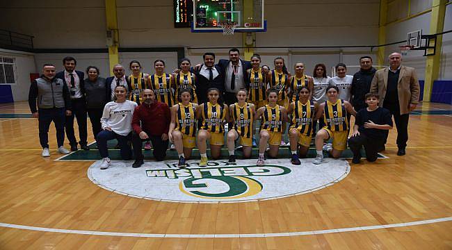 Menemen’in kadın basketçilerinden büyük gurur