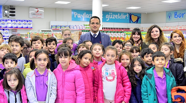 Minik öğrencilerden Dost Market’e destek