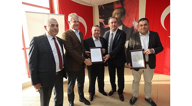 Otokent esnafının 21 yıllık ruhsat rüyası gerçek oldu