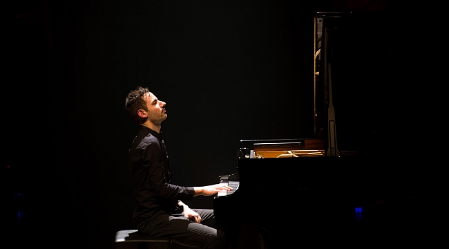 Peter Bence, Türkiye’deki ilk konserini İzmir’de verdi