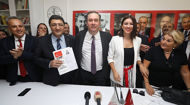 Piriştina’dan miting gibi başvuru töreni