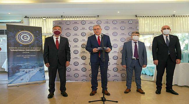 Rektör Budak Çalışanların Yeni Yılını Kutladı